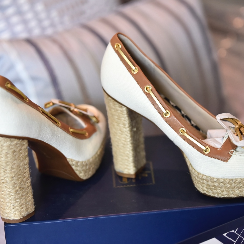 Sperry Heels in White and beige